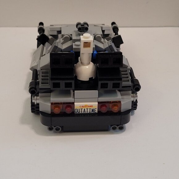 LEGO Back To The Future DeLorean Time Machine 401 Pieces Set 21103 Complete - Picture 7 of 13